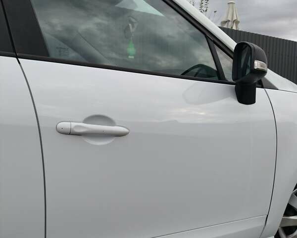 Белый Рено Гранд Сценик, объемом двигателя 1.46 л и пробегом 172 тыс. км за 6156 $, фото 10 на Automoto.ua