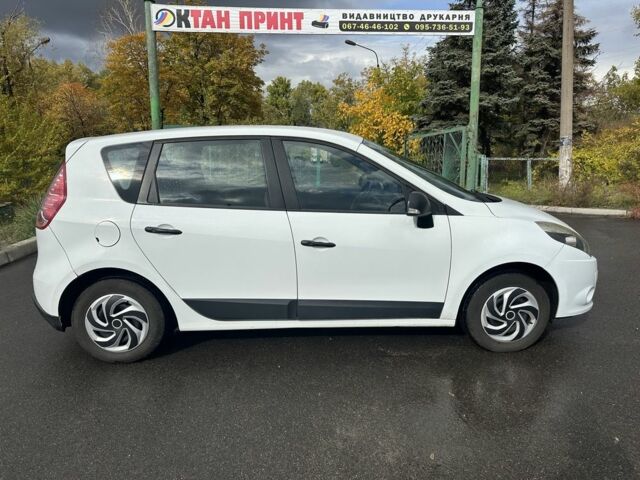 Белый Рено Гранд Сценик, объемом двигателя 1.5 л и пробегом 220 тыс. км за 6900 $, фото 2 на Automoto.ua