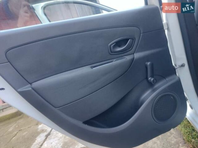 Белый Рено Гранд Сценик, объемом двигателя 1.46 л и пробегом 172 тыс. км за 6156 $, фото 30 на Automoto.ua