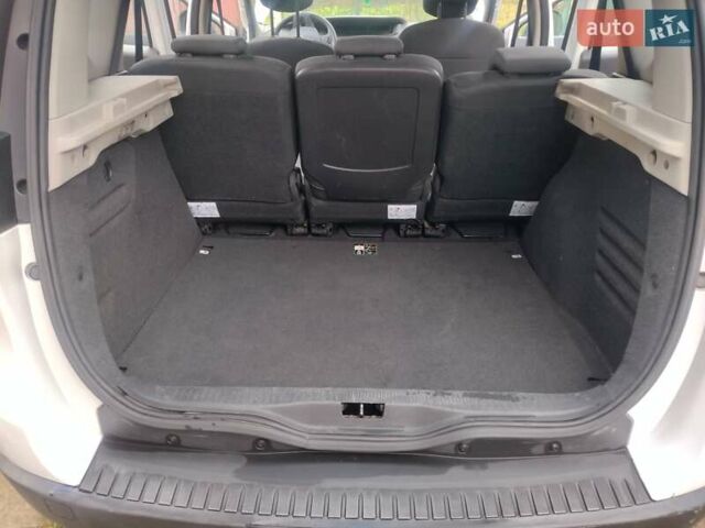 Белый Рено Гранд Сценик, объемом двигателя 1.46 л и пробегом 172 тыс. км за 6156 $, фото 32 на Automoto.ua