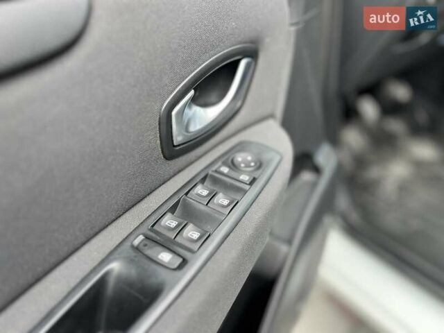 Білий Рено Гранд Сценік, об'ємом двигуна 1.46 л та пробігом 338 тис. км за 5999 $, фото 22 на Automoto.ua