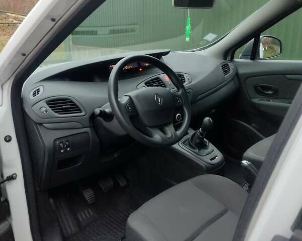 Белый Рено Гранд Сценик, объемом двигателя 1.46 л и пробегом 172 тыс. км за 6156 $, фото 27 на Automoto.ua