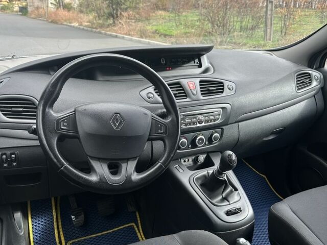 Белый Рено Гранд Сценик, объемом двигателя 1.5 л и пробегом 220 тыс. км за 6900 $, фото 12 на Automoto.ua