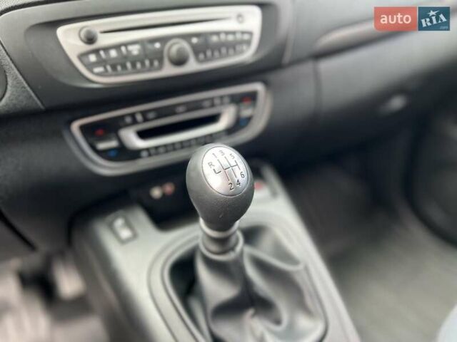 Білий Рено Гранд Сценік, об'ємом двигуна 1.46 л та пробігом 338 тис. км за 5999 $, фото 30 на Automoto.ua