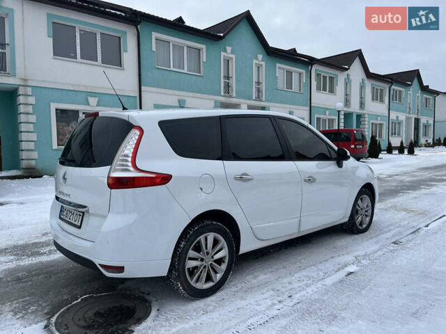 Білий Рено Гранд Сценік, об'ємом двигуна 2 л та пробігом 355 тис. км за 6800 $, фото 18 на Automoto.ua