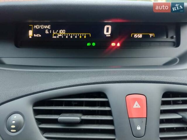 Белый Рено Гранд Сценик, объемом двигателя 1.46 л и пробегом 172 тыс. км за 6156 $, фото 20 на Automoto.ua