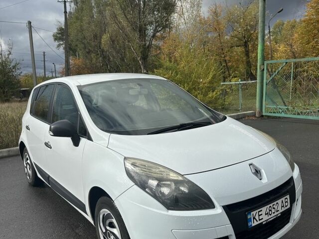 Белый Рено Гранд Сценик, объемом двигателя 1.5 л и пробегом 220 тыс. км за 6900 $, фото 1 на Automoto.ua