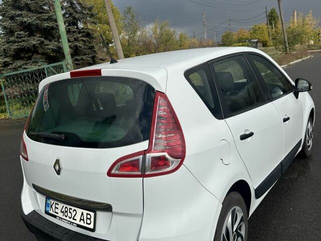 Белый Рено Гранд Сценик, объемом двигателя 1.5 л и пробегом 220 тыс. км за 6900 $, фото 3 на Automoto.ua