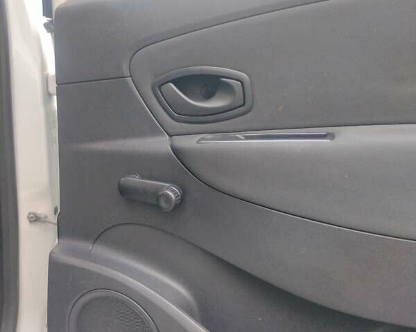 Белый Рено Гранд Сценик, объемом двигателя 1.46 л и пробегом 172 тыс. км за 6156 $, фото 31 на Automoto.ua