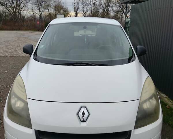 Белый Рено Гранд Сценик, объемом двигателя 1.46 л и пробегом 172 тыс. км за 6156 $, фото 1 на Automoto.ua