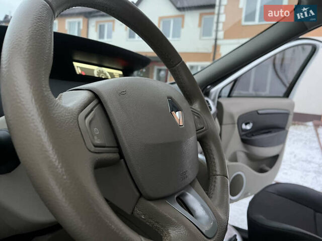 Білий Рено Гранд Сценік, об'ємом двигуна 2 л та пробігом 355 тис. км за 6800 $, фото 41 на Automoto.ua