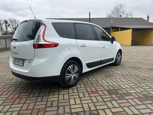 Белый Рено Гранд Сценик, объемом двигателя 1.5 л и пробегом 243 тыс. км за 6700 $, фото 6 на Automoto.ua