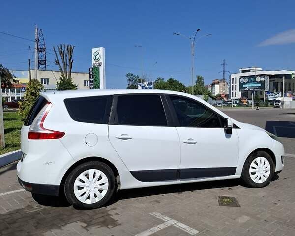 Белый Рено Гранд Сценик, объемом двигателя 1.46 л и пробегом 240 тыс. км за 6500 $, фото 10 на Automoto.ua