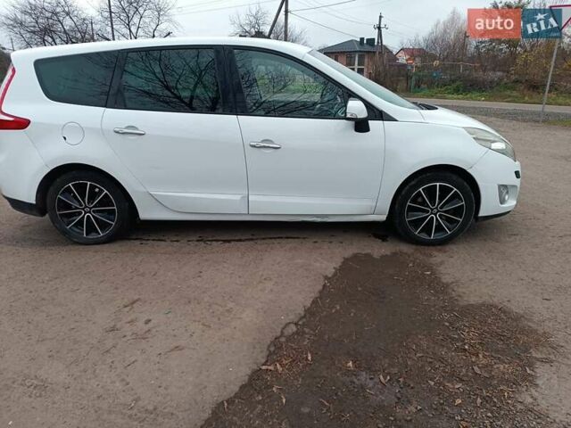 Белый Рено Гранд Сценик, объемом двигателя 1.5 л и пробегом 287 тыс. км за 6200 $, фото 4 на Automoto.ua