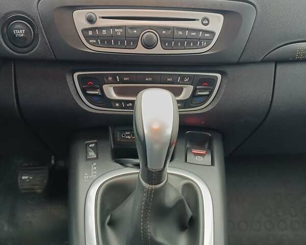 Белый Рено Гранд Сценик, объемом двигателя 1.5 л и пробегом 287 тыс. км за 6200 $, фото 12 на Automoto.ua