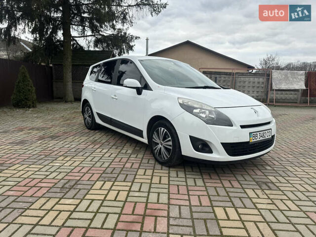 Белый Рено Гранд Сценик, объемом двигателя 1.5 л и пробегом 243 тыс. км за 6700 $, фото 6 на Automoto.ua