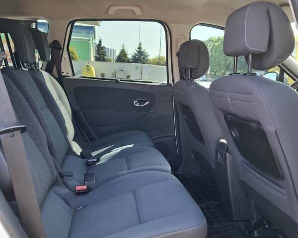 Белый Рено Гранд Сценик, объемом двигателя 1.46 л и пробегом 240 тыс. км за 6500 $, фото 6 на Automoto.ua