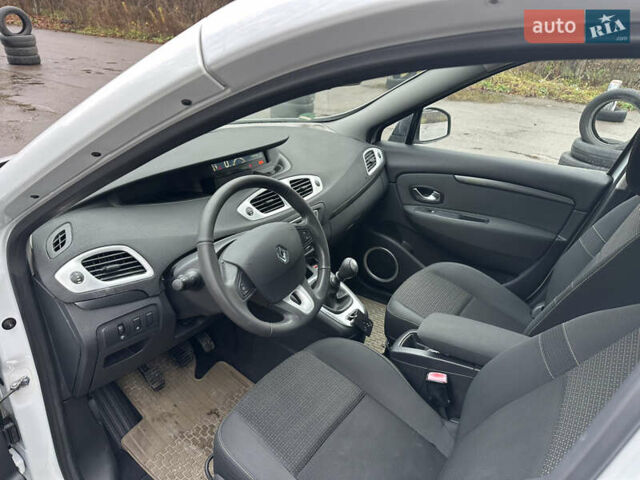 Білий Рено Гранд Сценік, об'ємом двигуна 0 л та пробігом 180 тис. км за 5600 $, фото 11 на Automoto.ua