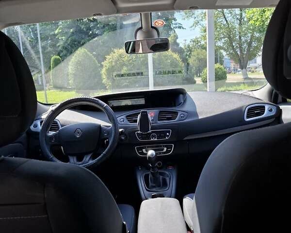 Белый Рено Гранд Сценик, объемом двигателя 1.46 л и пробегом 240 тыс. км за 6500 $, фото 5 на Automoto.ua