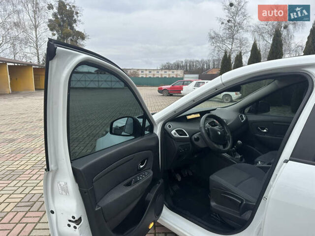 Белый Рено Гранд Сценик, объемом двигателя 1.5 л и пробегом 243 тыс. км за 6700 $, фото 17 на Automoto.ua