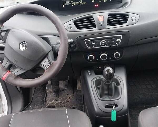 Білий Рено Гранд Сценік, об'ємом двигуна 1.5 л та пробігом 371 тис. км за 5900 $, фото 9 на Automoto.ua
