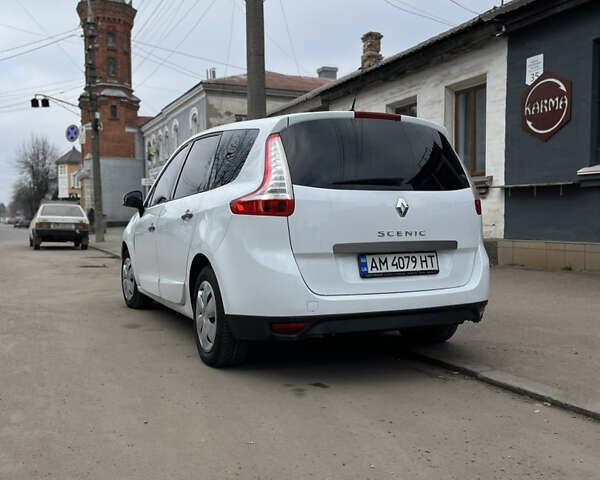 Белый Рено Гранд Сценик, объемом двигателя 1.6 л и пробегом 135 тыс. км за 7999 $, фото 4 на Automoto.ua