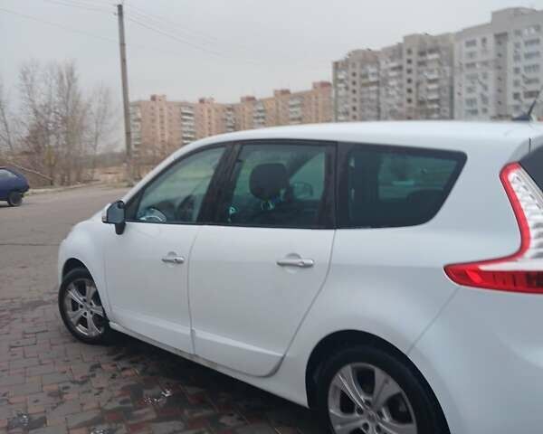 Белый Рено Гранд Сценик, объемом двигателя 1.4 л и пробегом 183 тыс. км за 7800 $, фото 2 на Automoto.ua