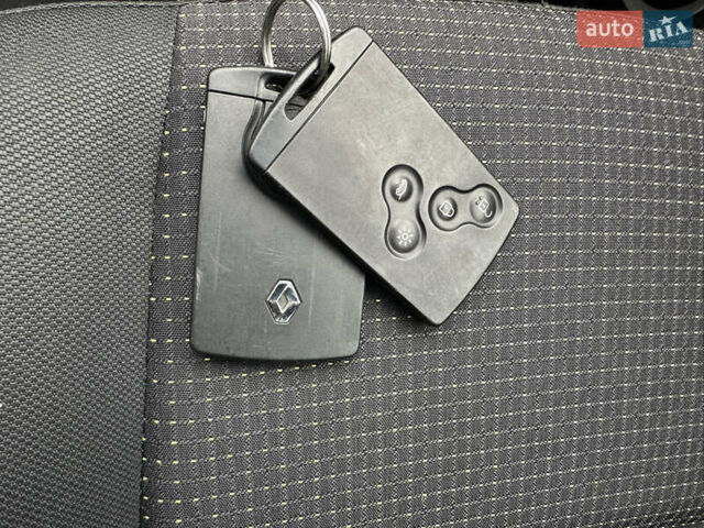 Білий Рено Гранд Сценік, об'ємом двигуна 0 л та пробігом 180 тис. км за 5600 $, фото 15 на Automoto.ua