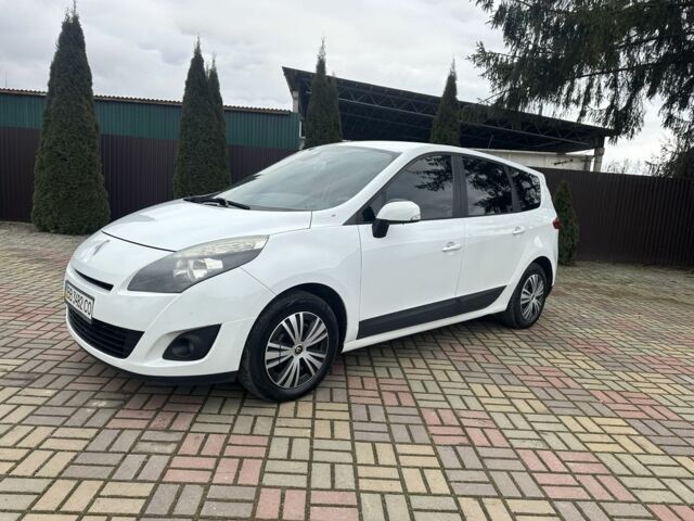 Белый Рено Гранд Сценик, объемом двигателя 1.5 л и пробегом 243 тыс. км за 6700 $, фото 2 на Automoto.ua