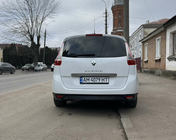 Белый Рено Гранд Сценик, объемом двигателя 1.6 л и пробегом 135 тыс. км за 7999 $, фото 5 на Automoto.ua