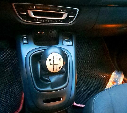Рено Гранд Сценік 2010 у Полтаві на Automoto.ua Білий Рено Гранд Сценік, об'ємом двигуна 1.4 л та пробігом 199 тис. км за 6500 $, фото 10 на Automoto.ua