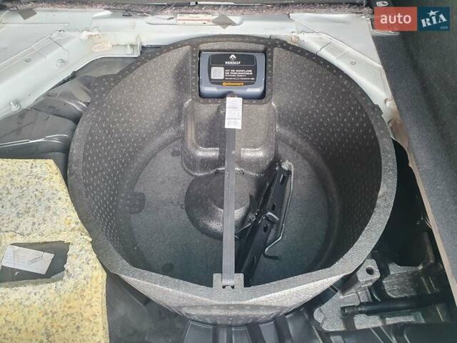 Рено Гранд Сценик 2010 в Ковель на Automoto.ua Белый Рено Гранд Сценик, объемом двигателя 1.4 л и пробегом 186 тыс. км за 6300 $, фото 15 на Automoto.ua