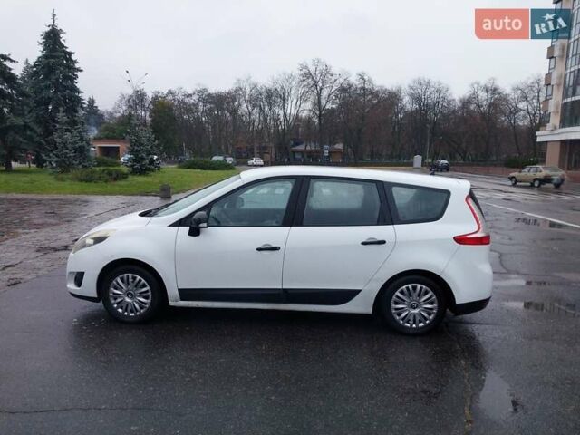 Білий Рено Гранд Сценік, об'ємом двигуна 1.5 л та пробігом 371 тис. км за 5900 $, фото 1 на Automoto.ua