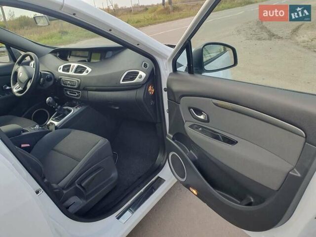 Рено Гранд Сценик 2010 в Ковель на Automoto.ua Белый Рено Гранд Сценик, объемом двигателя 1.4 л и пробегом 186 тыс. км за 6300 $, фото 3 на Automoto.ua