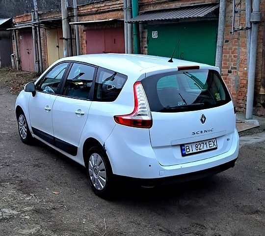 Рено Гранд Сценік 2010 у Полтаві на Automoto.ua Білий Рено Гранд Сценік, об'ємом двигуна 1.4 л та пробігом 199 тис. км за 6500 $, фото 1 на Automoto.ua