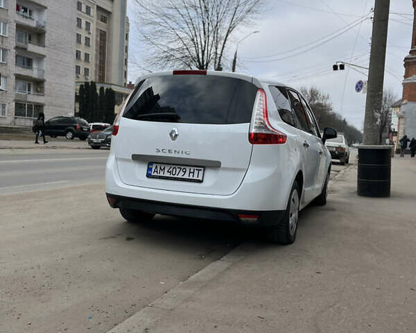 Белый Рено Гранд Сценик, объемом двигателя 1.6 л и пробегом 135 тыс. км за 7999 $, фото 6 на Automoto.ua