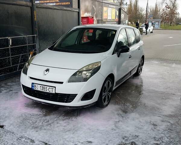 Білий Рено Гранд Сценік, об'ємом двигуна 1.5 л та пробігом 371 тис. км за 5900 $, фото 10 на Automoto.ua