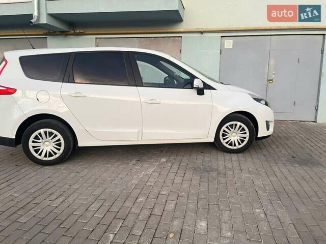 Белый Рено Гранд Сценик, объемом двигателя 1.46 л и пробегом 370 тыс. км за 6899 $, фото 28 на Automoto.ua