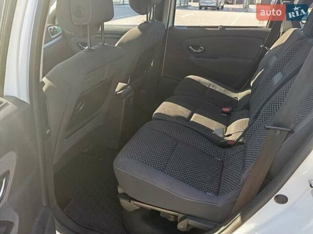 Білий Рено Гранд Сценік, об'ємом двигуна 1.6 л та пробігом 233 тис. км за 7300 $, фото 27 на Automoto.ua