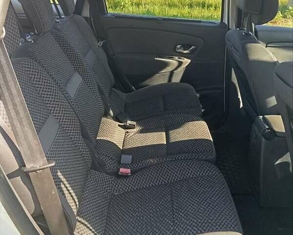 Білий Рено Гранд Сценік, об'ємом двигуна 1.6 л та пробігом 233 тис. км за 7300 $, фото 23 на Automoto.ua