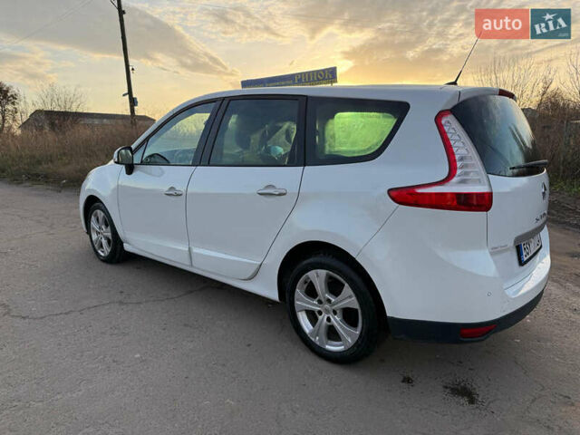 Белый Рено Гранд Сценик, объемом двигателя 1.9 л и пробегом 200 тыс. км за 8200 $, фото 3 на Automoto.ua