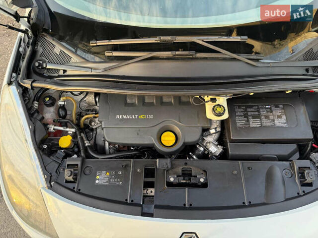 Белый Рено Гранд Сценик, объемом двигателя 1.9 л и пробегом 200 тыс. км за 8200 $, фото 32 на Automoto.ua