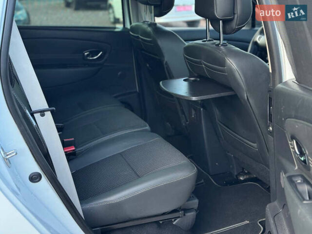 Білий Рено Гранд Сценік, об'ємом двигуна 2 л та пробігом 199 тис. км за 8250 $, фото 28 на Automoto.ua