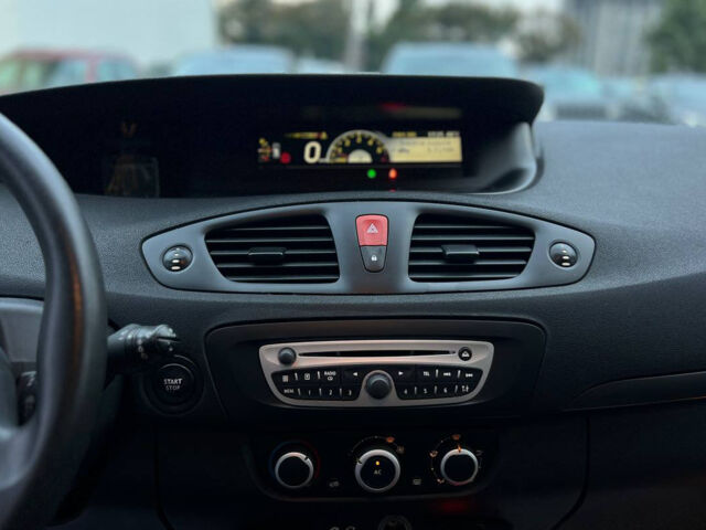 Белый Рено Гранд Сценик, объемом двигателя 1.5 л и пробегом 455 тыс. км за 6500 $, фото 10 на Automoto.ua