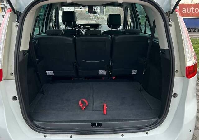 Белый Рено Гранд Сценик, объемом двигателя 1.6 л и пробегом 166 тыс. км за 8350 $, фото 21 на Automoto.ua