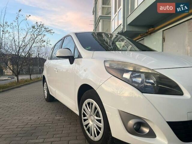 Белый Рено Гранд Сценик, объемом двигателя 1.46 л и пробегом 370 тыс. км за 6899 $, фото 43 на Automoto.ua