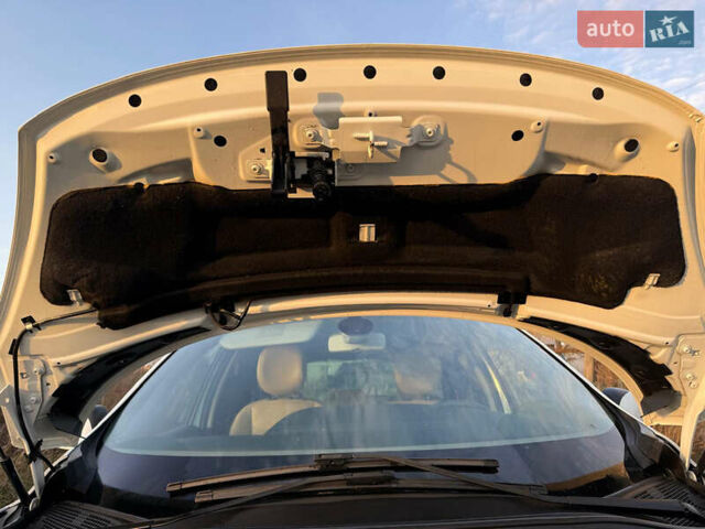 Белый Рено Гранд Сценик, объемом двигателя 1.9 л и пробегом 200 тыс. км за 8200 $, фото 31 на Automoto.ua