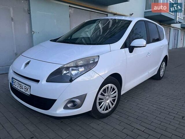 Белый Рено Гранд Сценик, объемом двигателя 1.46 л и пробегом 370 тыс. км за 6899 $, фото 4 на Automoto.ua