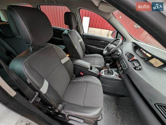 Білий Рено Гранд Сценік, об'ємом двигуна 1.5 л та пробігом 158 тис. км за 6999 $, фото 39 на Automoto.ua