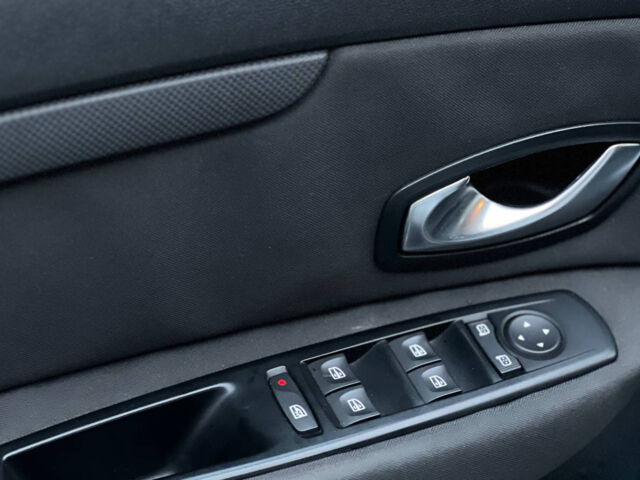 Белый Рено Гранд Сценик, объемом двигателя 1.5 л и пробегом 455 тыс. км за 6500 $, фото 7 на Automoto.ua